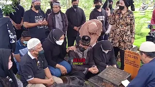 suasana doddy soedrajat menangis saat pengebumian kakek vanessa angel