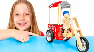 Nastya montre aux enfants comment trier les déchets