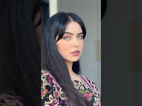 بالمسكرة وبلاها 🩷💚