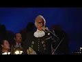 Vicente Fernández cantando "Acá Entre Nos" sin micrófono