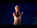 Robyn - Dancing On My Own (Live From The Trocadero)