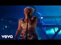 Lagu Robyn - Dancing On My Own (Live From The Trocadero)