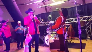 se enoja el de los originales de sanjuan