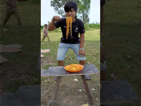 Survival Foods Wow SIMPLE and USEFUL Wow SMART IDEA People Eating Noodles in Forest #viral #survival