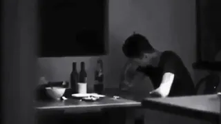 شاب يبكي حزين جدا 