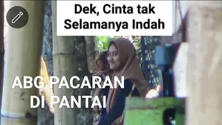 abg pacaran di pantai