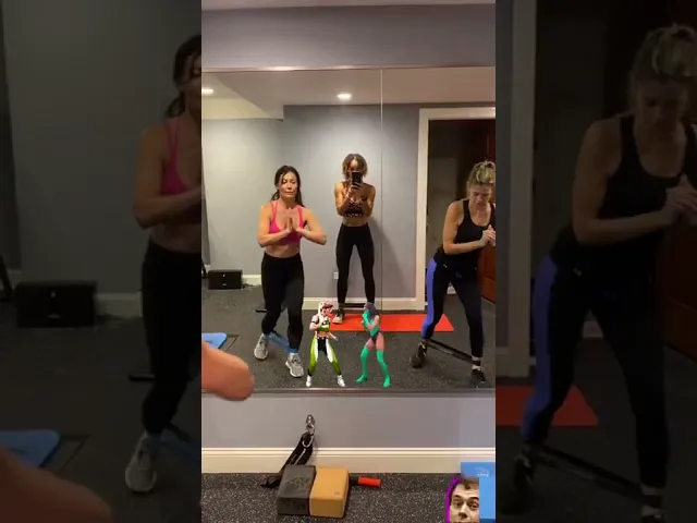 Sonya Blade (Kerri Ann Hoskins), Sindel (Lia Montelongo) and Jade (Amber Ashley) worked out together