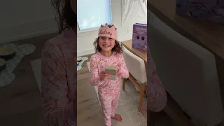 The fact that her baby sister woke up and she grabbed her shows you the type of girl Audrey is🥺