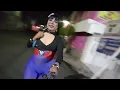 sexy femboy travesti paseando solito en la noche