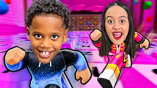 NIÑO VIENE A CASA DE ANGI FIRE y es el mas PRO EN ESCAPA DEL TECLADO 😱 ROBLOX!