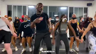 kuami eugene open gate official dance vid o by loicreyeltv