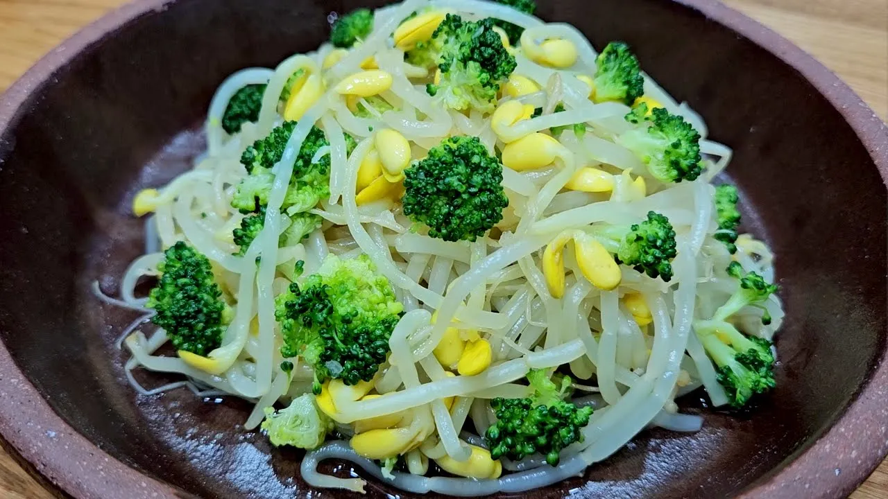 브로콜리 콩나물무침