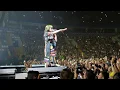 Download Lagu Billie Eilish - You should see me in a crown (27/08/2019, Megasport Palace, Moscow) / огонь