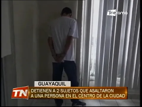 Detienen a 2 sujetos que asaltaron a una persona en el centro de la ciudad
