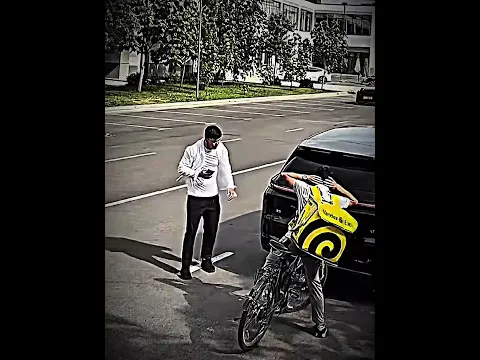 Poor Courier💔#courier #rich #accident #reaction #push