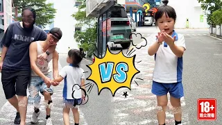 当路人喊着要喝霸王茶姬，阿姨深思过后竟然是要报警，这个世界真的需要阿姨的正能量！！【露兮粑粑】