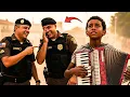 Policiais Zombam do Pequeno Músico. Sem imaginar que ele era filho do Artista mais Famoso do País!