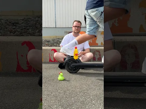 Who Did The BEST E-Scooter Trickshot?! 🛴👀 (Giveaway) @NothelferamBahnhof @gman_gabri