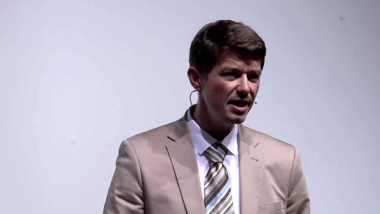 
          
          
          
            
            Das erste Cannabis-Rezept in der Apotheke (Dr. Christian Ude)
          
        . 