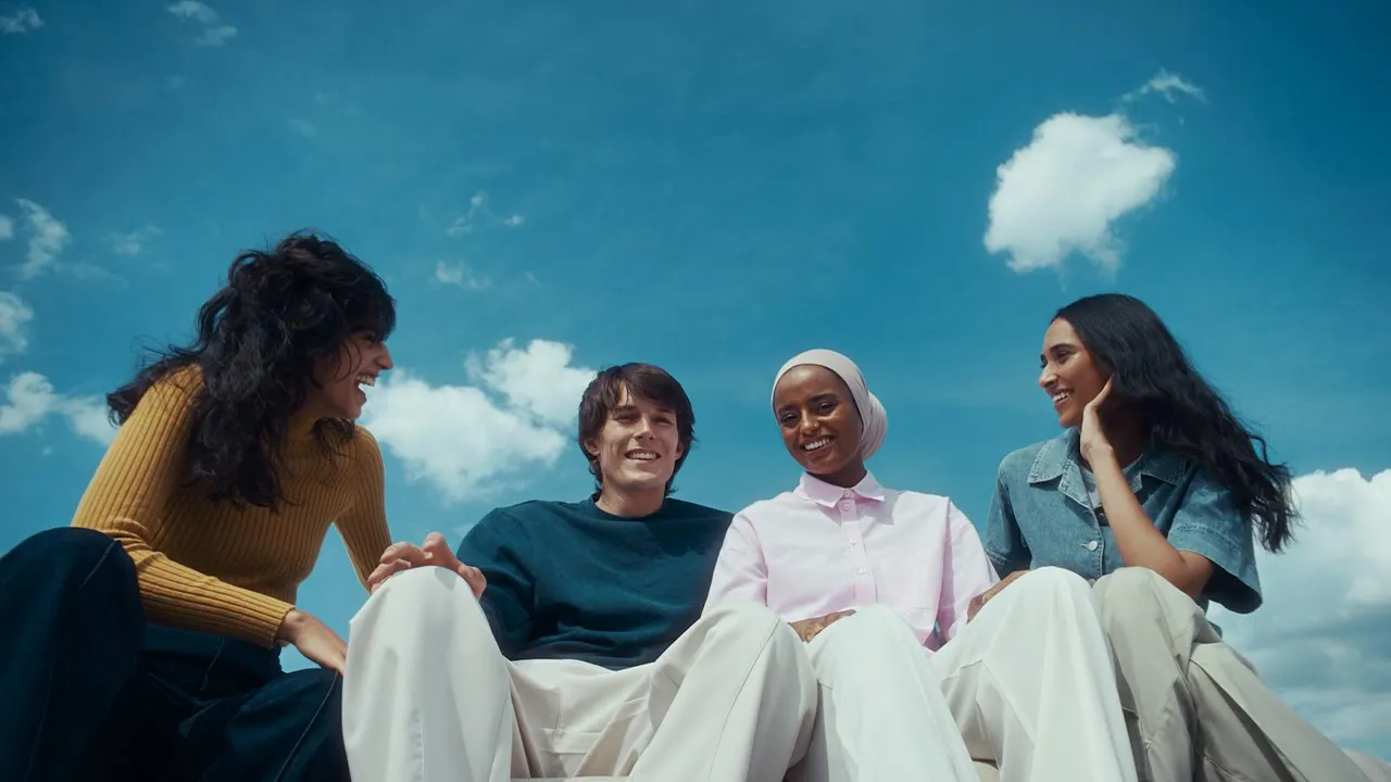 Mercedes-Benz Deutschland — Mercedes-Benz — Werde Teil von Mercedes-Benz (YouTube video ad)