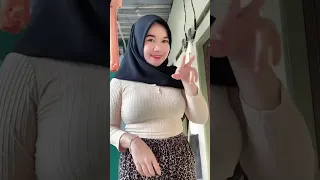 jilbab ketat celana ketat emang menggoda banget jilbab ketat