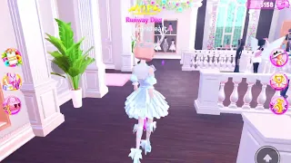 Using ONLY The Color WHITE in Dress To Impress - ROBLOX