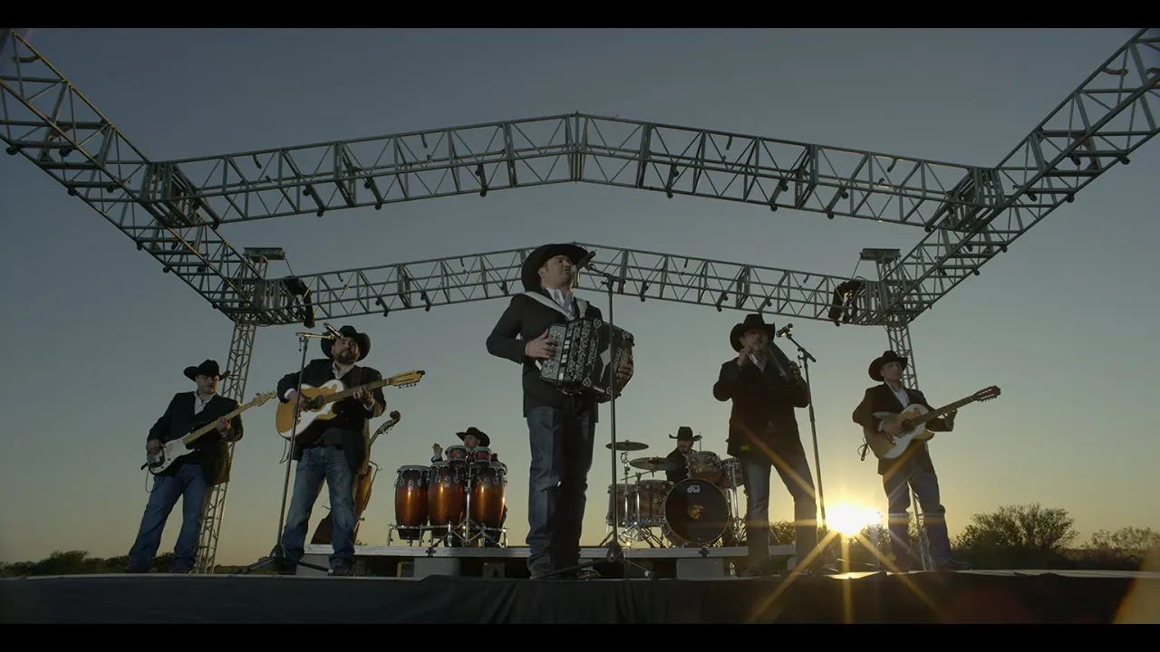 Intocable - Cajita de Carton ( Video Oficial )