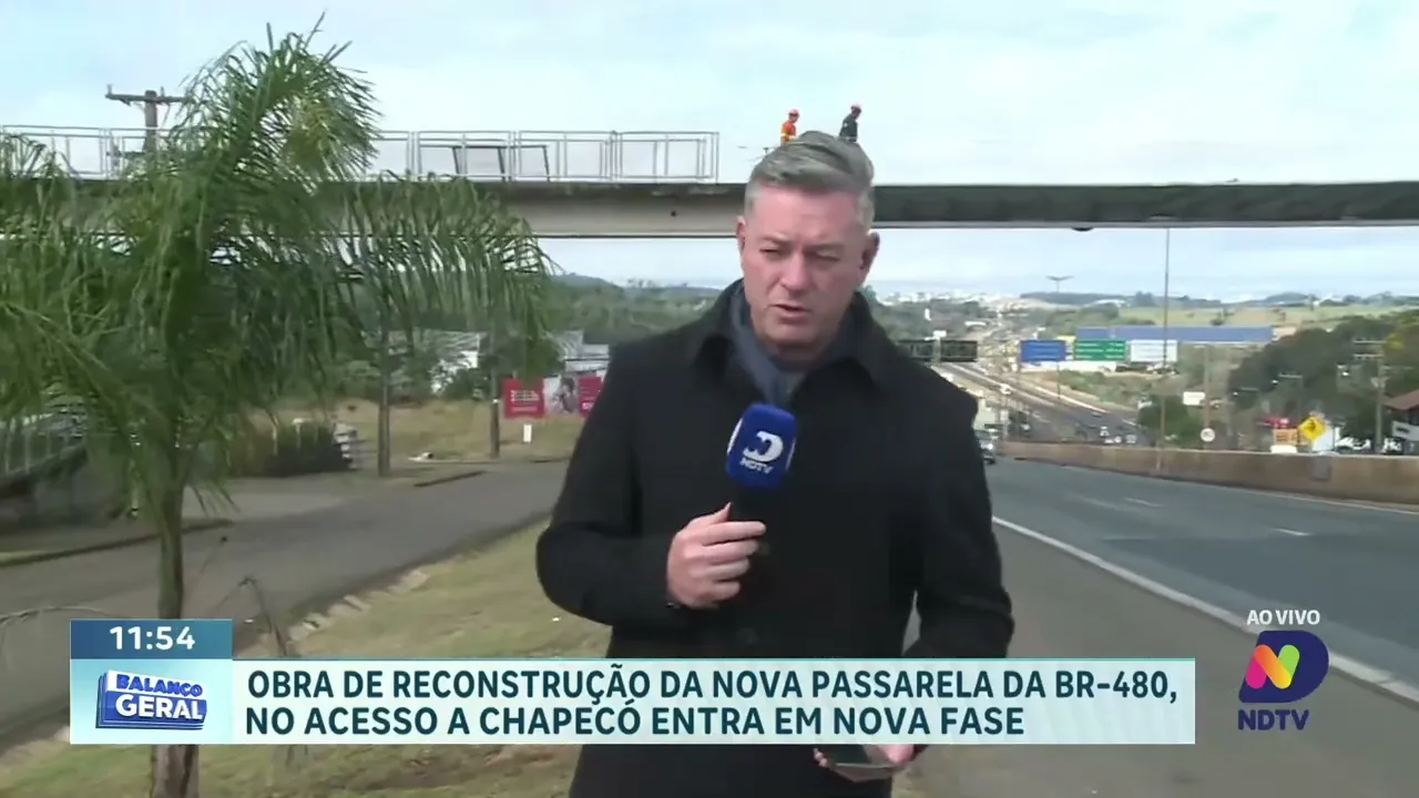 Máquinas e Caminhões Movimentam a BR-480 em Chapecó para Nova Passarela