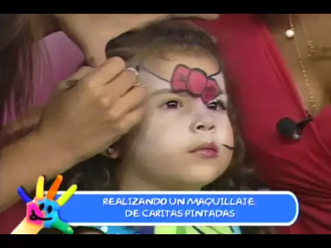 Realizando un maquillaje de caritas pintadas