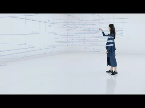 Boucle COS x Snarkitecture : une installation artistique fait passer la piste de marbre au niveau supérieur