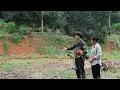 Download Lagu Vriendelijke man verandert verlaten land in droomhuis voor dakloos meisje