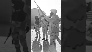 شاهد بسالة وشجاعة البطل عبدالرحيم دقلو قائد ثاني الدعم السريع وسط جنوده 