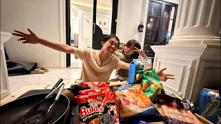 Ayah dan alanna masak mie super pedas