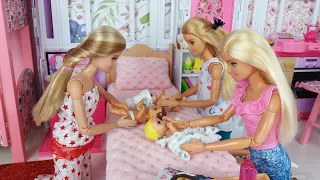 Download Three Barbie Dolls Three Babies Morning Bedroom Bunkbed Routine. Life in a Dreamhouse DIY Mini house MP3