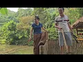 Hue caught Mrs. Giang red-handed selling her bracelet, but she showed no remorse