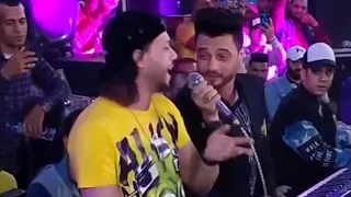 شوف الروقان من عبسلام وهو بيغني مع احمد عامر وهو بيقول بقي انت تعمل كده فيا دندنها