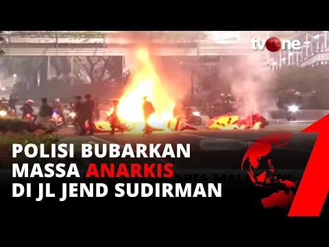 Kacau, Massa Bakar Fasilitas Umum Persis di Samping Patung Jenderal Sudirman | tvOne