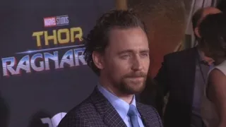 Chris Hemsworth y elenco de Thor Ragnarok asiste a la alfombra roja de la pelicula en Los Angeles
