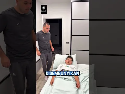 anak ini ketahuan ayahnya saat diam diam main hp malam hari.