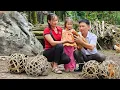 Download Lagu A Morning Full of Laughter: The Whole Family Catches Chickens to Sell | Ly Phuc An