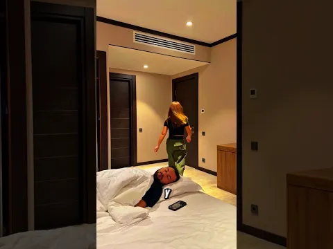 Qué Hizo Ella Cuando Lo Descubrió Fingiendo Dormir? 😱