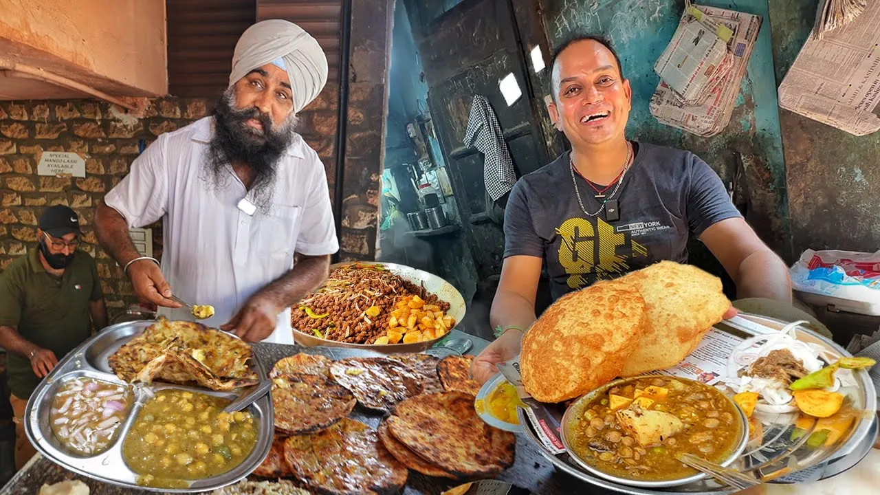 20/- Rs AMRITSARI NASHTA Indian Street Food  Arshi Karate Kulcha, Pehalwan ki Duparh Poori Chole