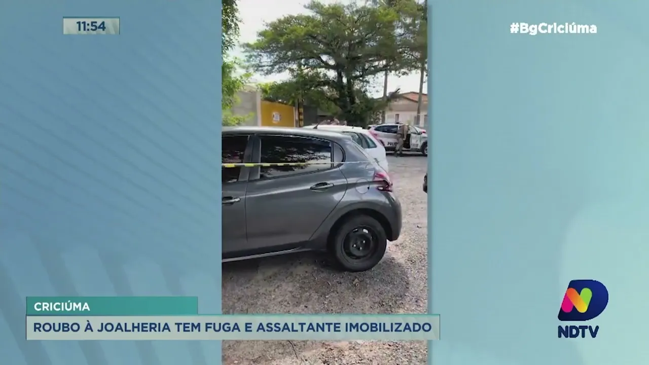 Quatro homens assaltam joalheria em shopping de Criciúma e um deles é imobilizado por dono