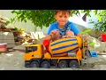 Download Lagu Grappige verhalen over Tractor, Graafmachine en Vrachtwagen - compilatie Alex op Power Wheels