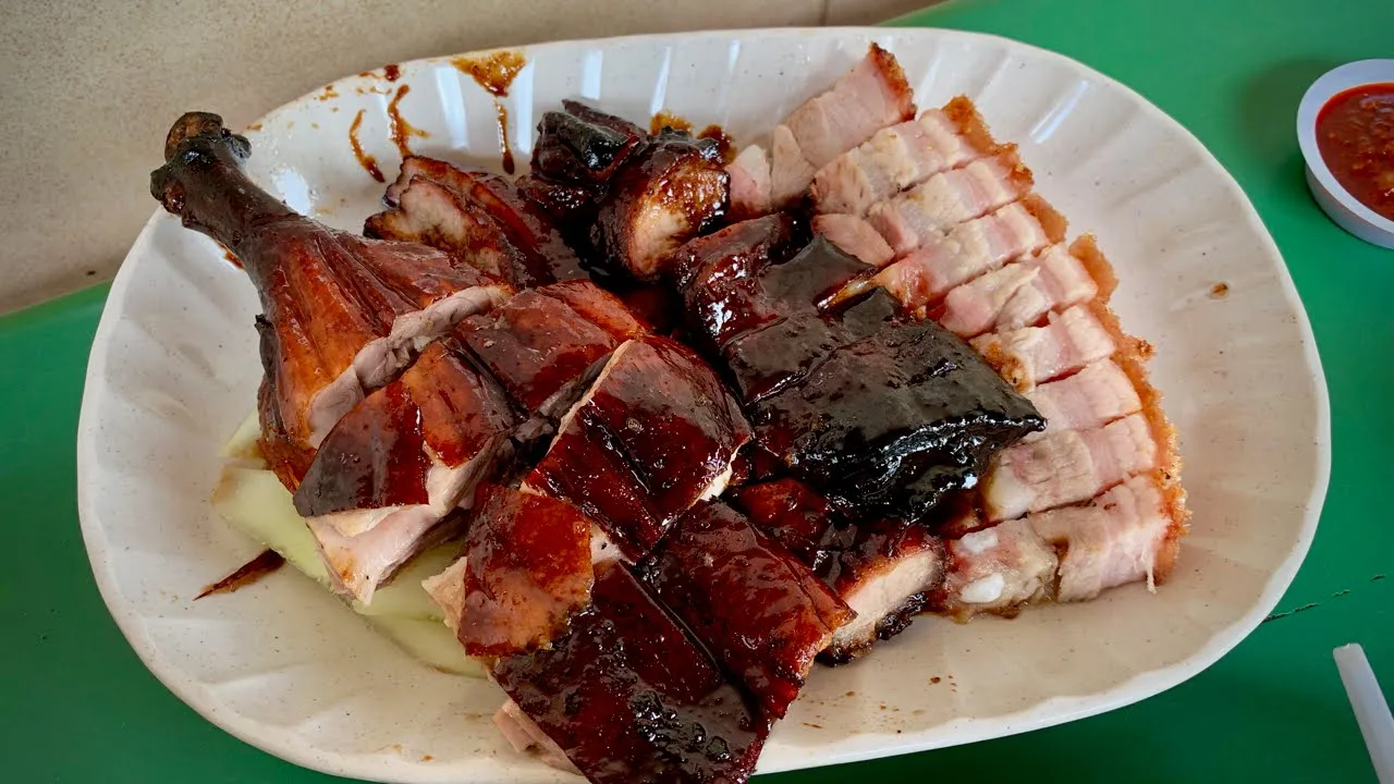 This CANTONESE ROAST MEATS stall in Maxwell Food Centre is SINFULLY GOOD! (Singapore street food)