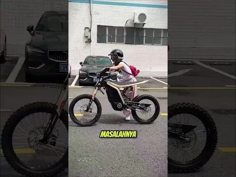 ¡La Chica Que No Puede Con Su Moto!#trending #shorts #viralvideo