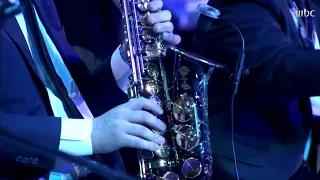 الجسمي يلبي طلب الحضور في مسرح ليالي عكاظ ويسمعهم مو ال إجا الليل 