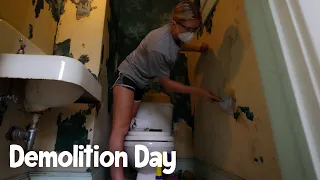 Starting our bathroom remodel – Historic Colonial Revival Home Makeover