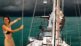SUPERCELL STORM ON A SMALL SAILBOAT | WHY PLANS AND SAILING DON’T WORK S1CH.40