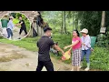 Download Lagu The younger sister bravely saved her older sister from the bad guys.
